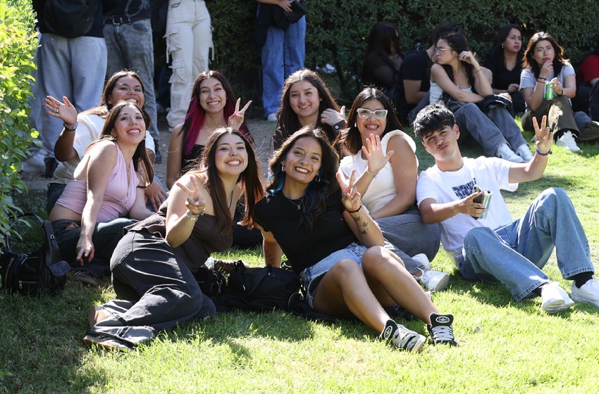 2.800 nuevos estudiantes de Santiago y Temuco fueron parte de la Bienvenida U. Mayor 2026