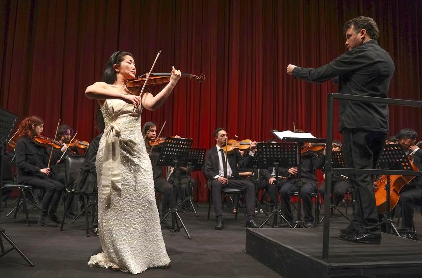 Violinista Tomoko Mayeda se presentó en concierto de la Temporada Internacional