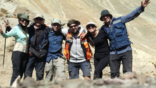 Bajo estrictos protocolos, estudiantes de Geología realizaron actividad en terreno en la Región de Atacama