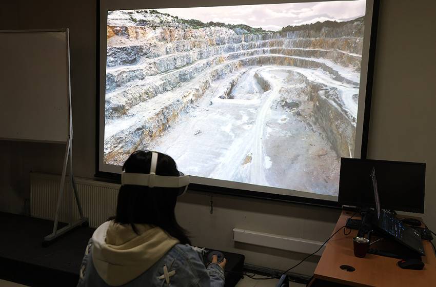 Futuros geólogos aprenden con innovadora herramienta de realidad virtual