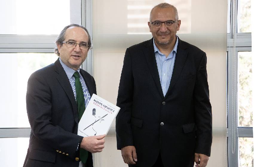 Rector Manque se reunió con embajador de Israel para comentar el nuevo libro del Centro CICS 