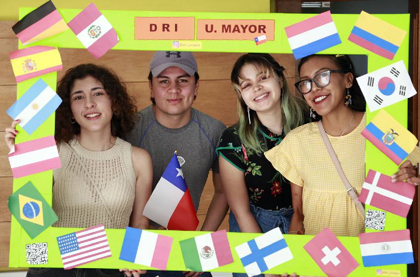135 alumnos extranjeros finalizaron su intercambio semestral en Santiago y Temuco