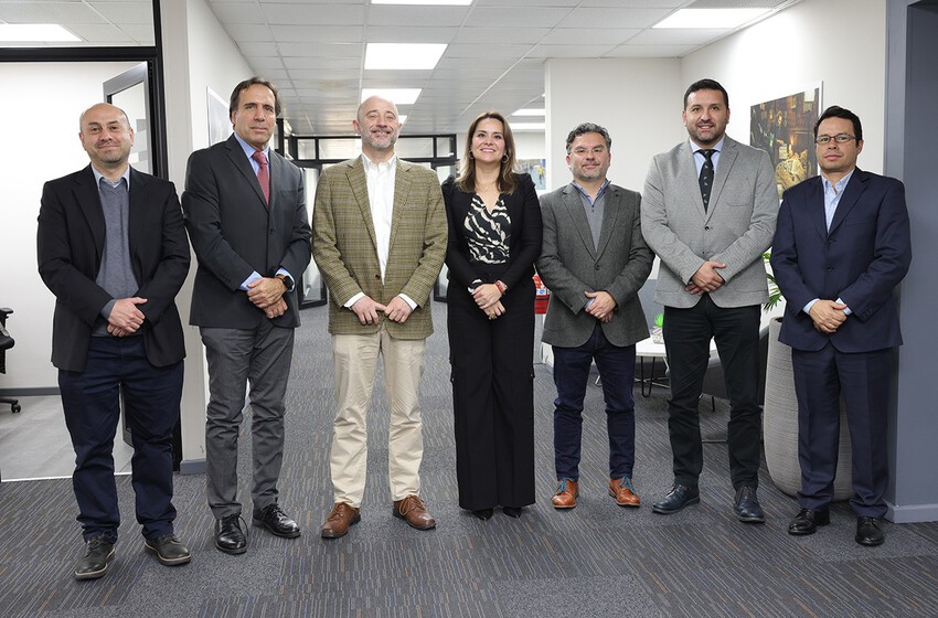 U. Mayor y Fundación Sonami firman convenio para fortalecer la formación en el sector minero