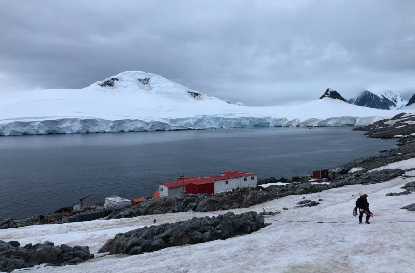 Académico U. Mayor es parte de equipo internacional que definió las prioridades para investigar la contaminación en la Antártica  