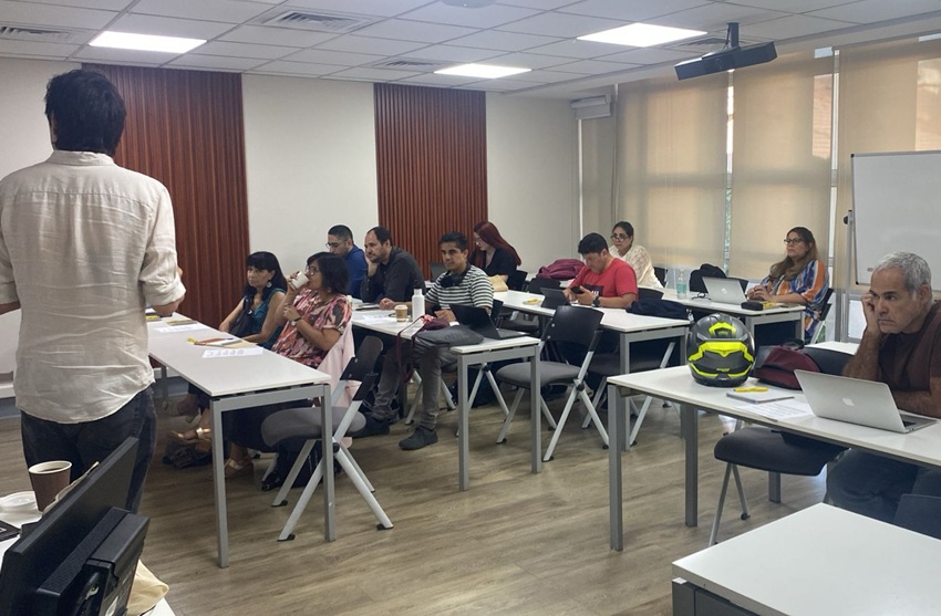 Más de 260 profesores de Santiago y Temuco se capacitaron durante el verano 