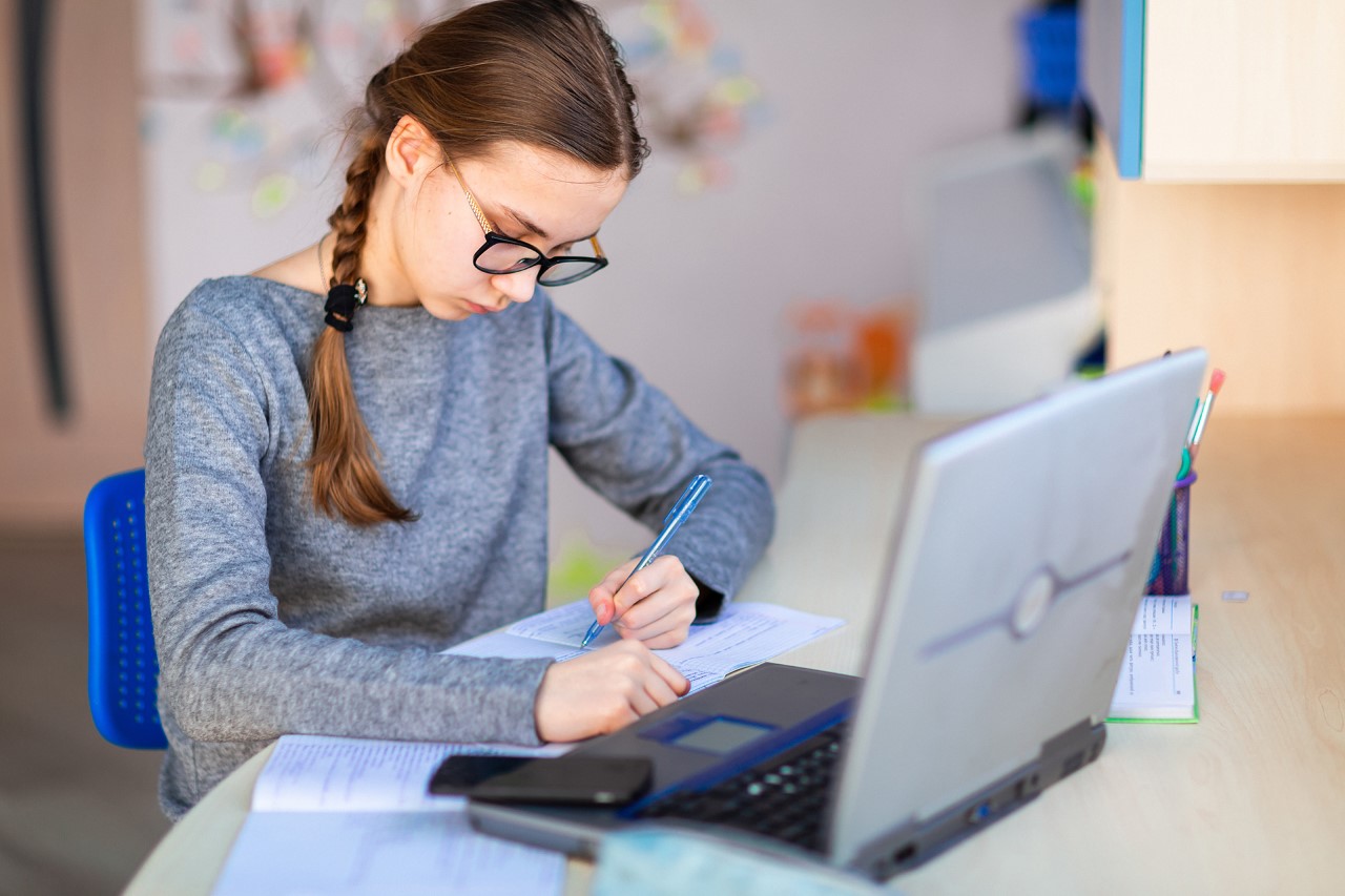 WEBINAR//Adolescencia y desafíos de la educación en línea marcan nuevo webinar de la sede Temuco