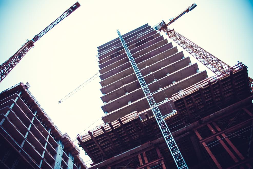 TRABAJO//Construcción y coronavirus, experto llama a reactivar proyectos públicos y privados para enfrentar la crisis
