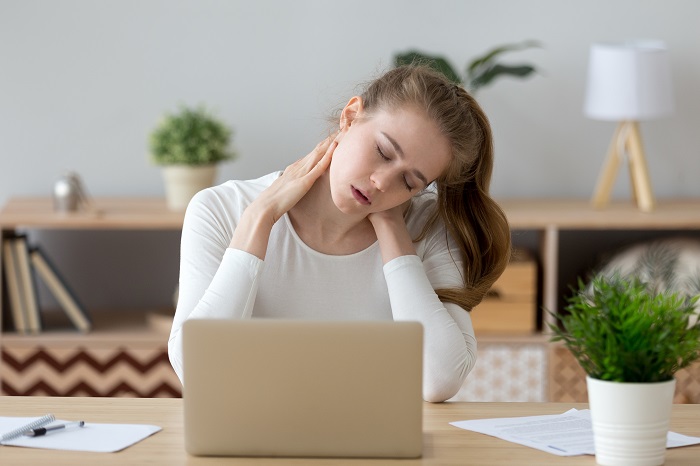 CONSEJOS//Experta entrega recomendaciones para combatir las consecuencias físicas del teletrabajo