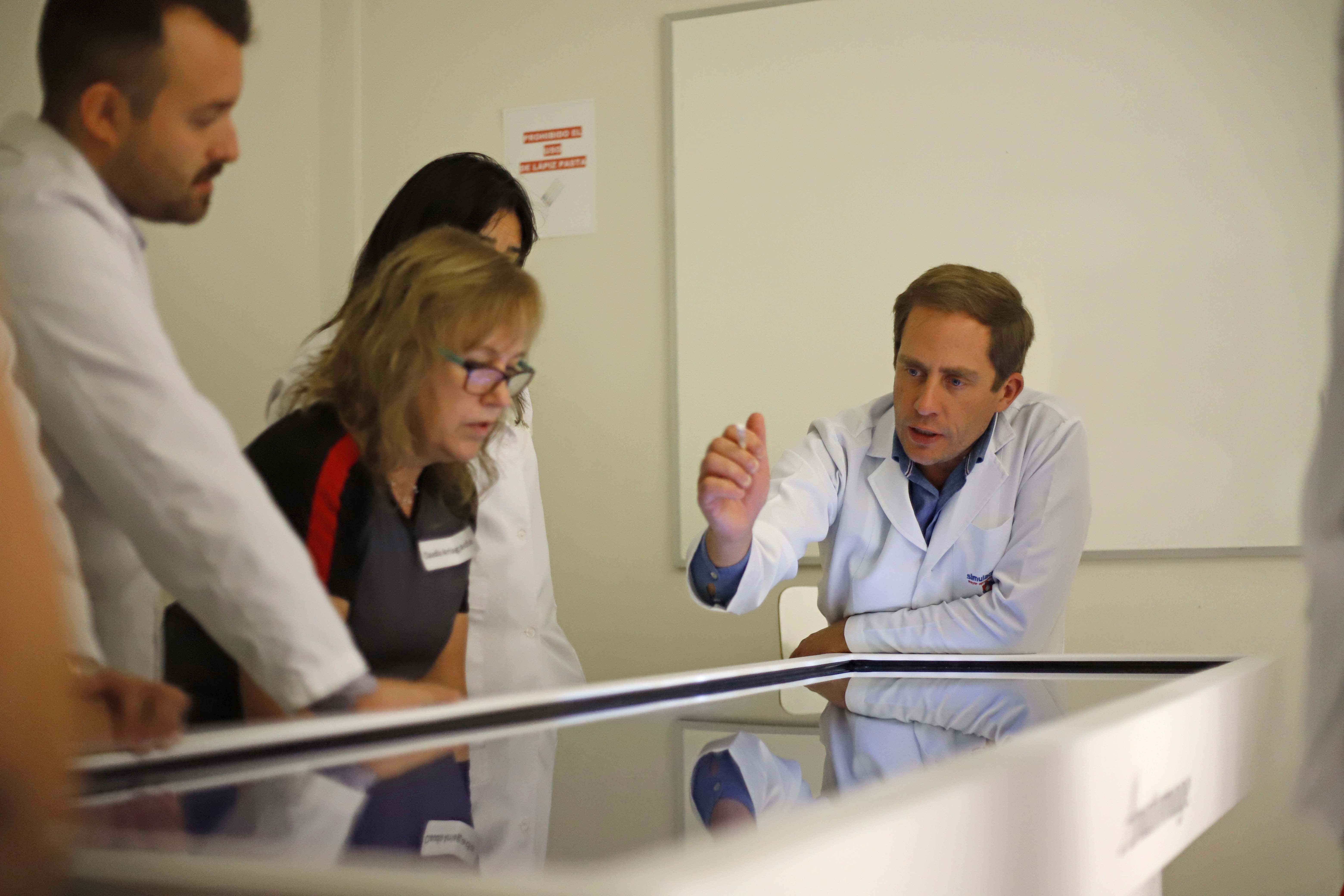 CIENCIA//Docentes de la sede Temuco se capacitaron en la implementación de moderna mesa de Anatomía