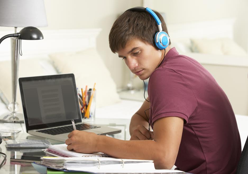 EDUCACIÓN//En tiempos de cuarentena preventiva: ¿Es bueno estudiar escuchando música?