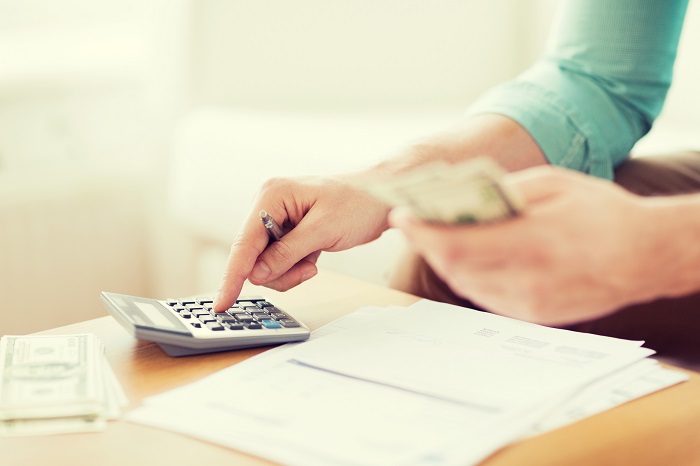 ECONOMÍA//Experto en microeconomía entrega claves para afrontar una crisis financiera familiar
