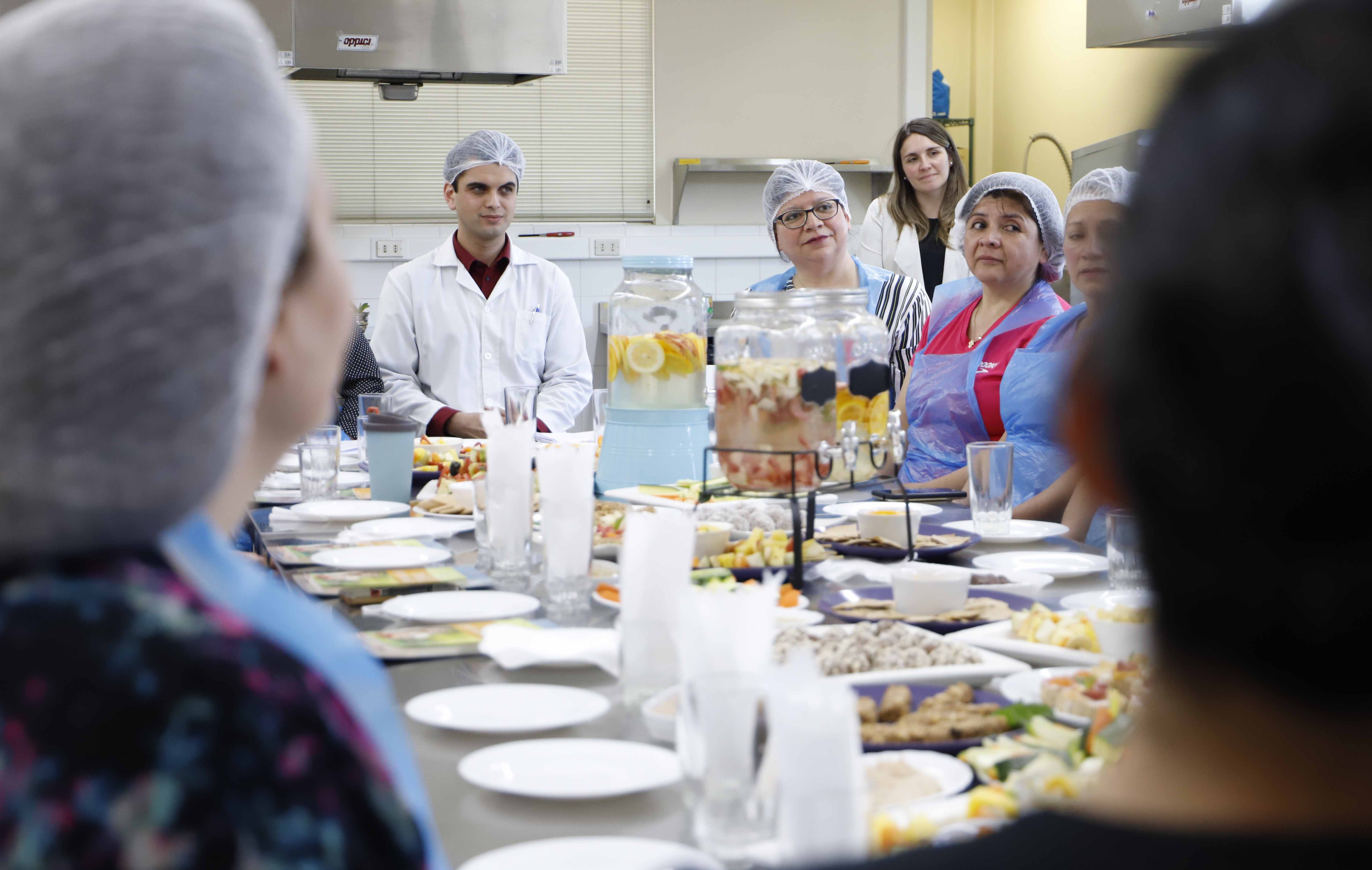 ALIMENTACIÓN//Comunidad beneficiaria del CESFAM El Carmen participa en talleres de Nutrición y Dietética de la Sede Temuco