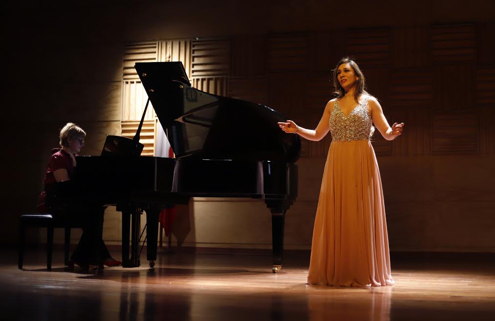 CONCIERTO//De Puccini a Violeta Parra, soprano nacional revivió clásicos del repertorio en la Universidad Mayor