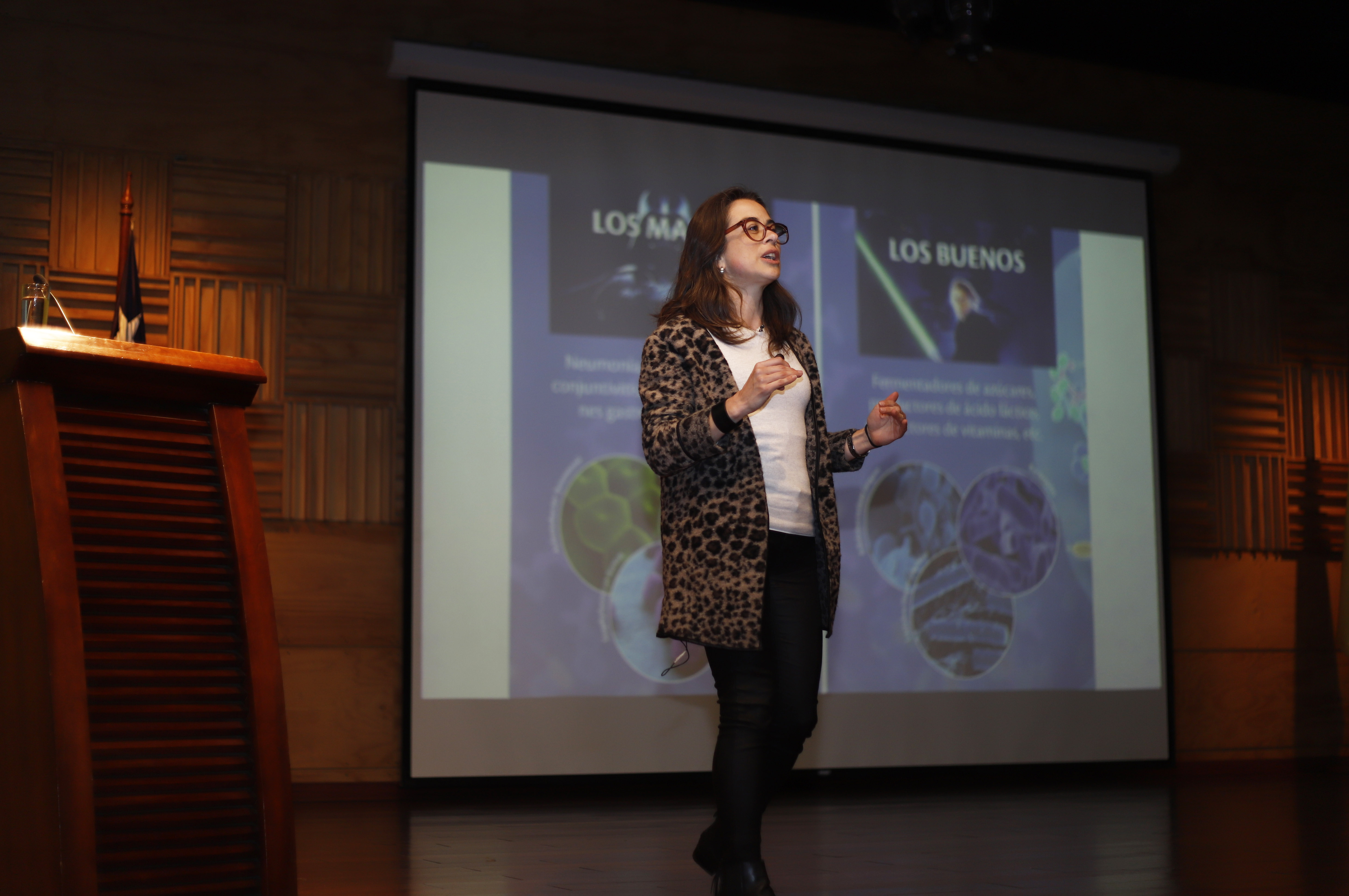 CONOCIMIENTO//Investigadora U. Mayor expuso sobre las oportunidades que ofrece la simbiosis en una nueva Cátedra del Futuro