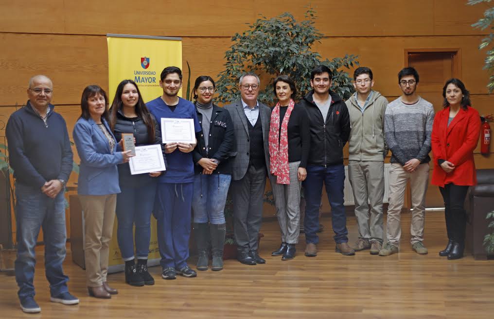 RECONOCIMIENTO//Trabajo de investigación de estudiantes de Enfermería de la Sede Temuco recibe premio Florence Nightingale a la relevancia social