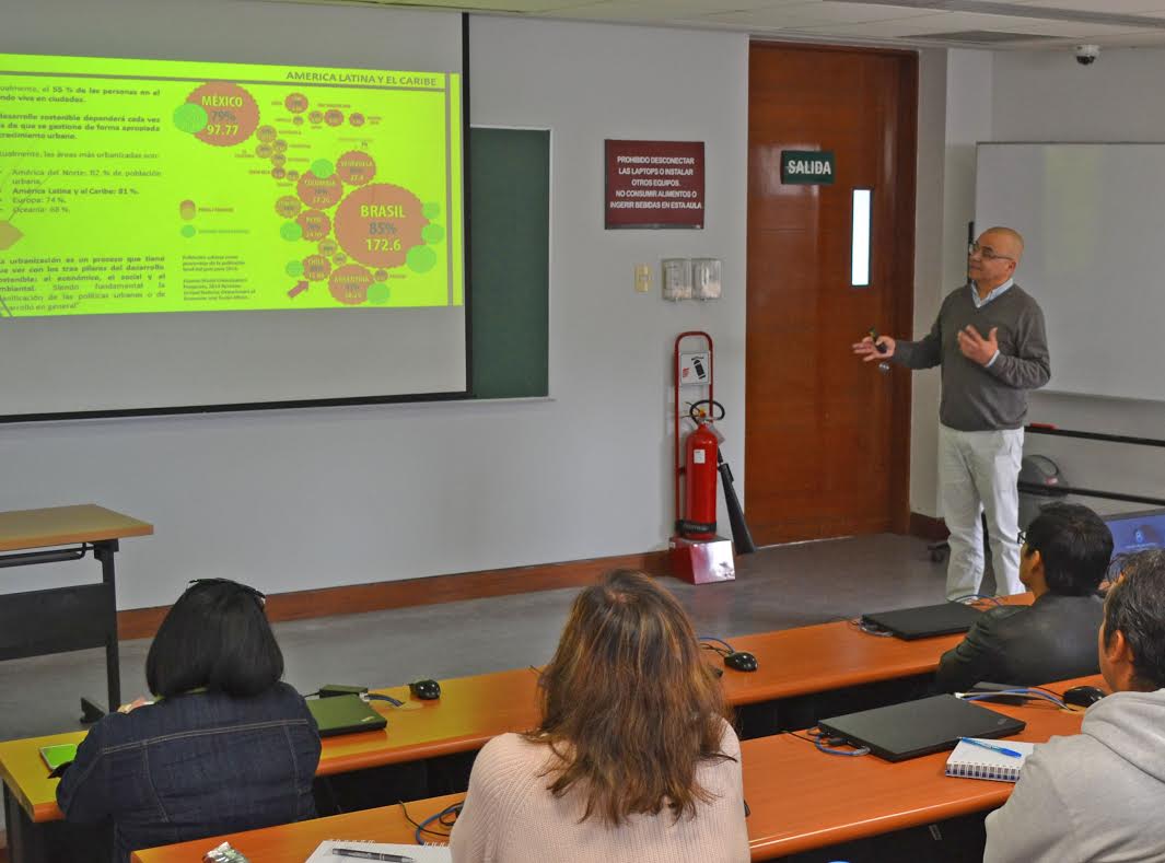 EDUCACIÓN//Director DAE Temuco asistió como profesor invitado en programas de postgrado en Perú y España