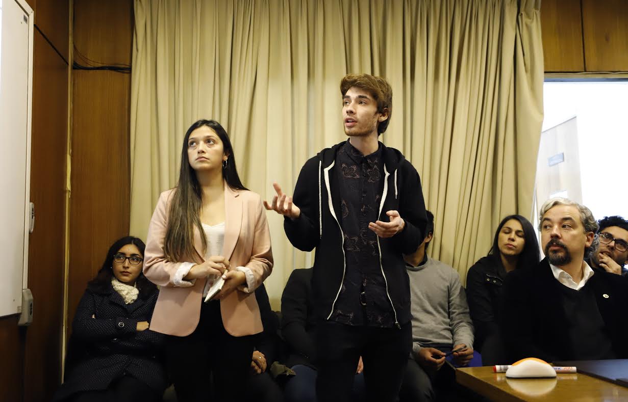 TRABAJO//Estudiantes de Arquitectura presentaron propuesta de intervención para el sector La Zanja al alcalde de Temuco
