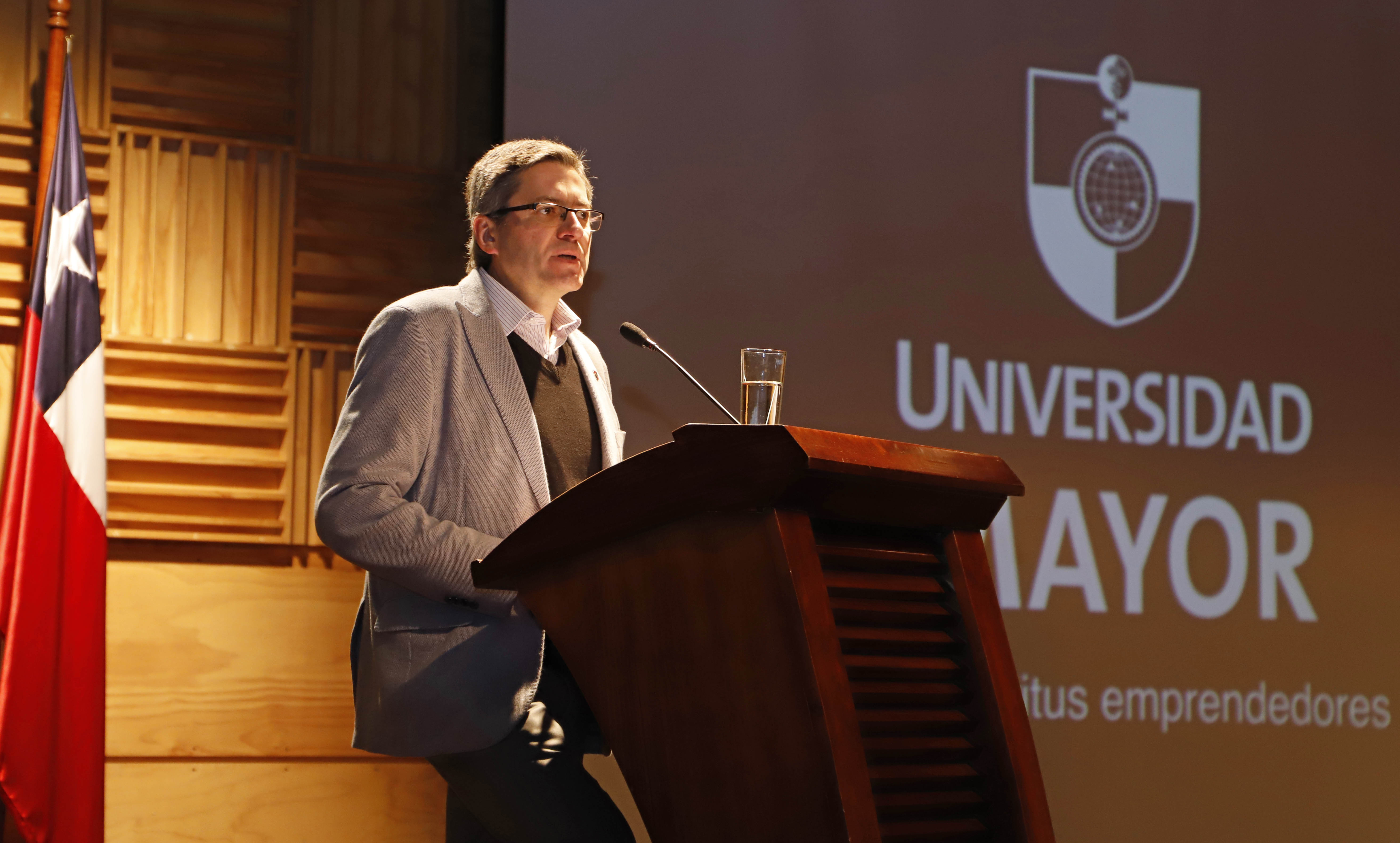 SEMINARIO//Expertos dieron claves sobre protección contra incendios en edificios en la Universidad Mayor