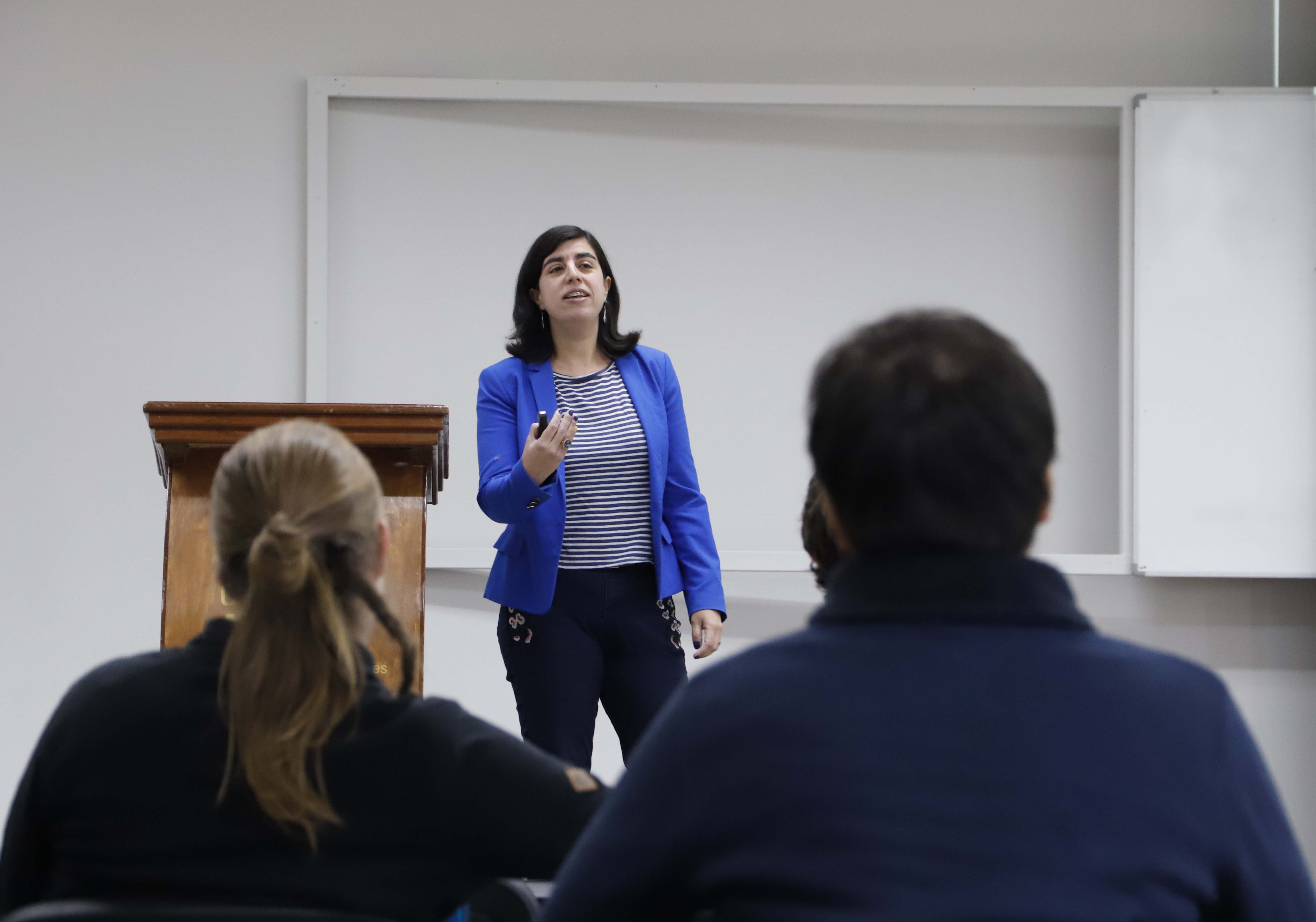 CIENCIA//Investigadora CCHEN dio charla sobre energía del futuro en la U. Mayor