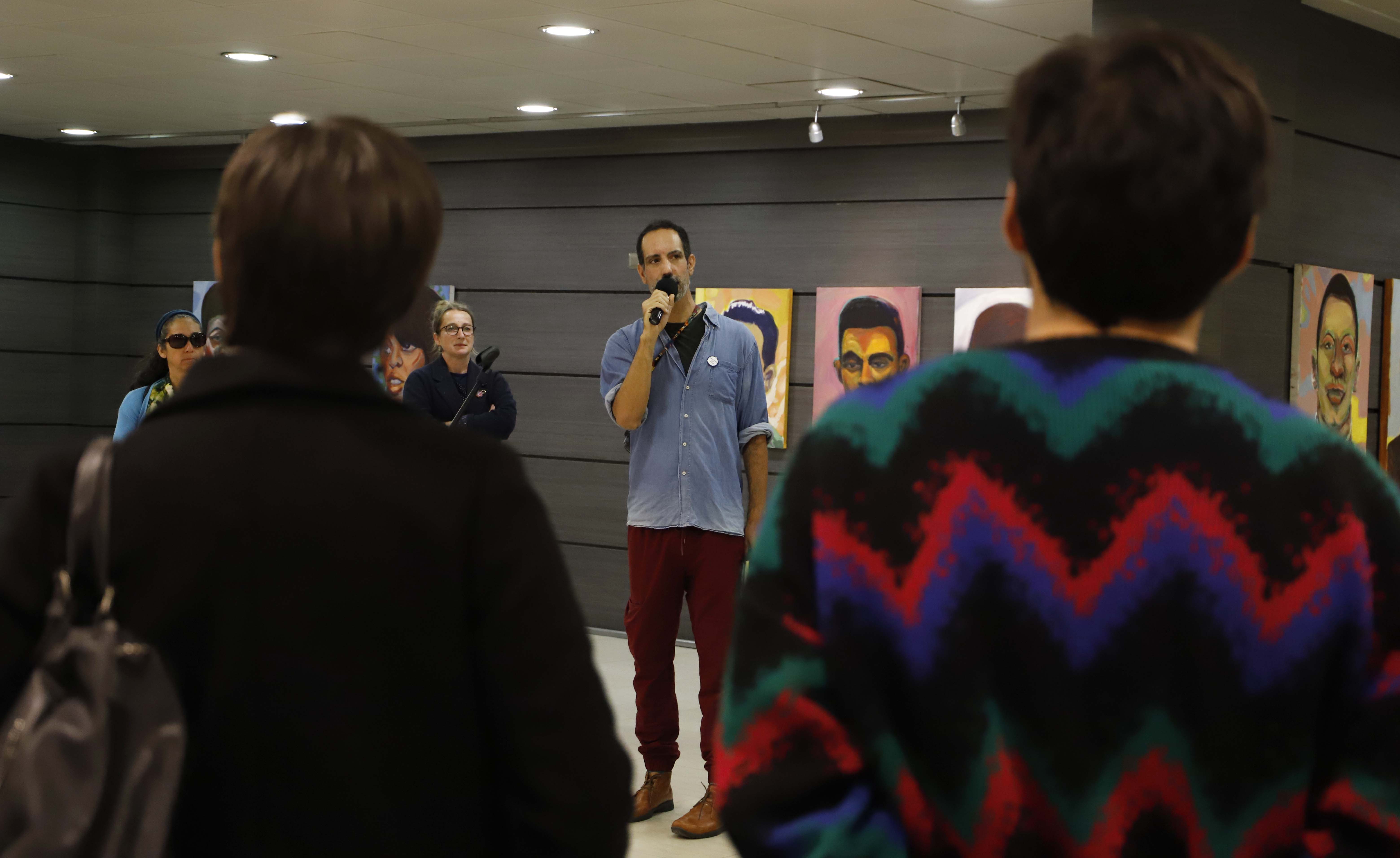 ARTE//Rodrigo Cienfuegos presenta “Cercanos extraños” en la Universidad Mayor