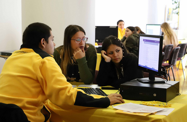 ESTUDIANTES//Con éxito se desarrolló Feria de Postulaciones de la Universidad Mayor