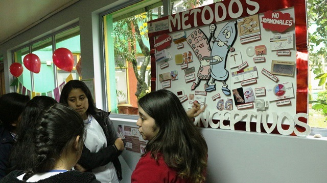 SALUD// Carrera de Obstetricia realizó trabajos de prevención del VIH con adolescentes