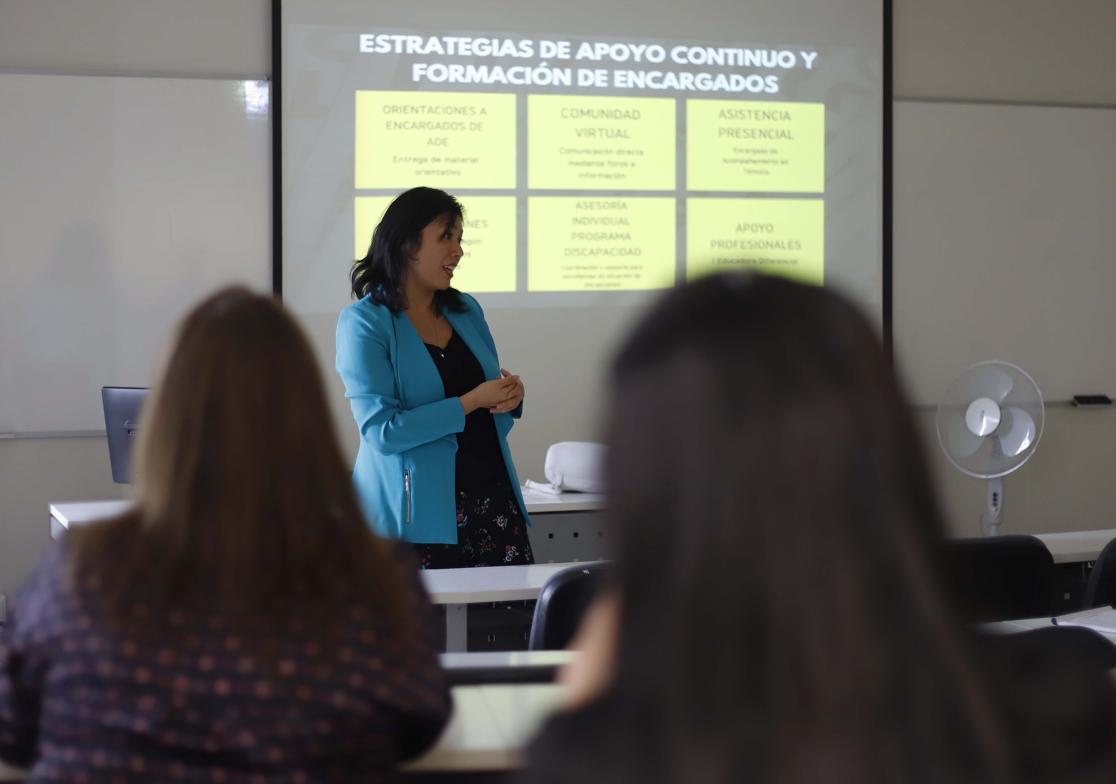 APOYO//Docentes U. Mayor se capacitan en acompañamiento y desarrollo estudiantil