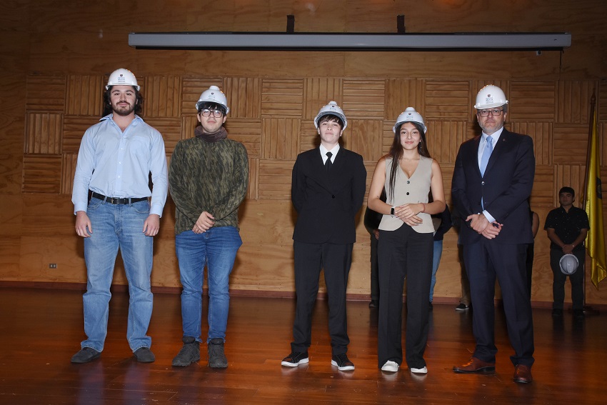 Ingeniería en Construcción desarrolló Ceremonia de Distinción Anual a la Excelencia Académica e Investidura de Nuevos Estudiantes.