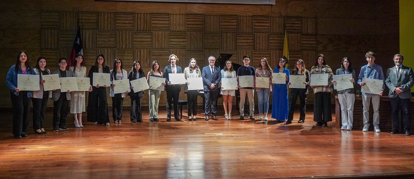 Estudiantes de Temuco fueron destacados en Ceremonia de Reconocimiento al Rendimiento Académico