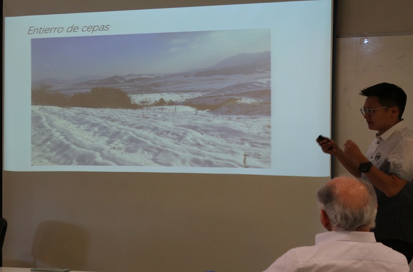 Expertos internacionales abordaron la vitivinicultura de climas fríos en charla de Agronomía