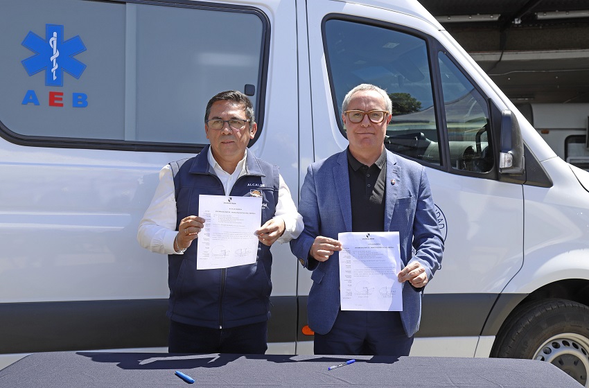 Universidad Mayor entrega ambulancia a Municipalidad de Nueva Imperial