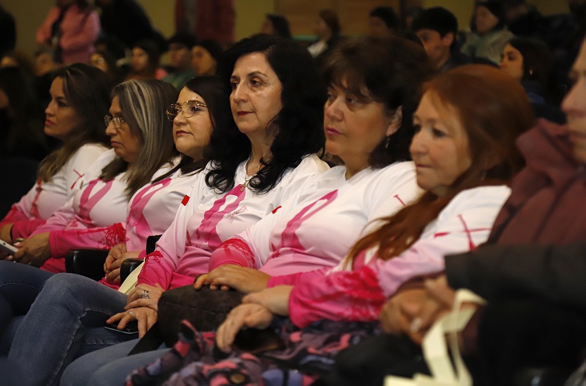 Encuentro de Cáncer de Mama reunió a reconocidos expertos nacionales en la Universidad Mayor