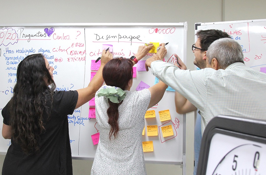 Capacitan a docentes de Temuco y Santiago en técnicas de Design Thinking