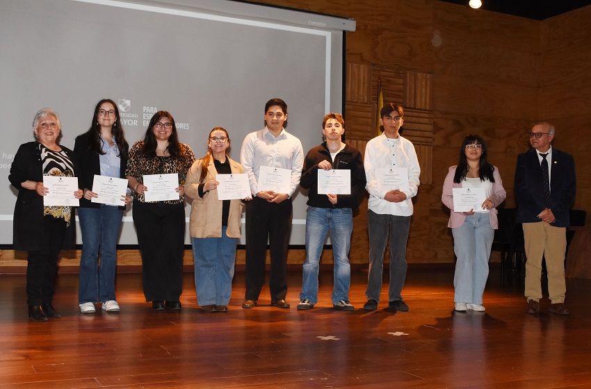 Estudiantes fueron reconocidos en ceremonia de Voluntariados 2024 de la U. Mayor