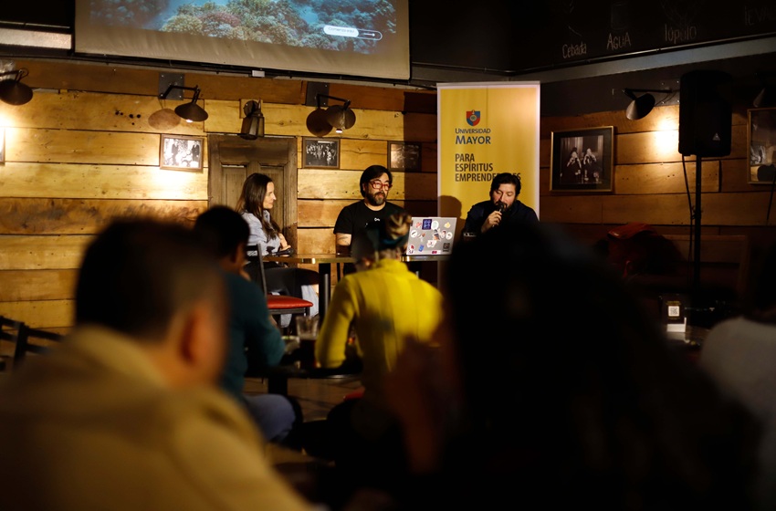 Exitoso inicio tuvo el ciclo de charlas “Ciencia en la Barra” en Casa Birra