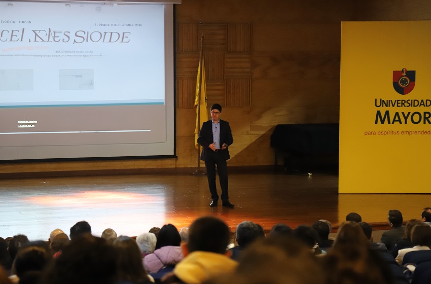 Claustro Académico de la Universidad Mayor tuvo su primera versión en la sede Temuco