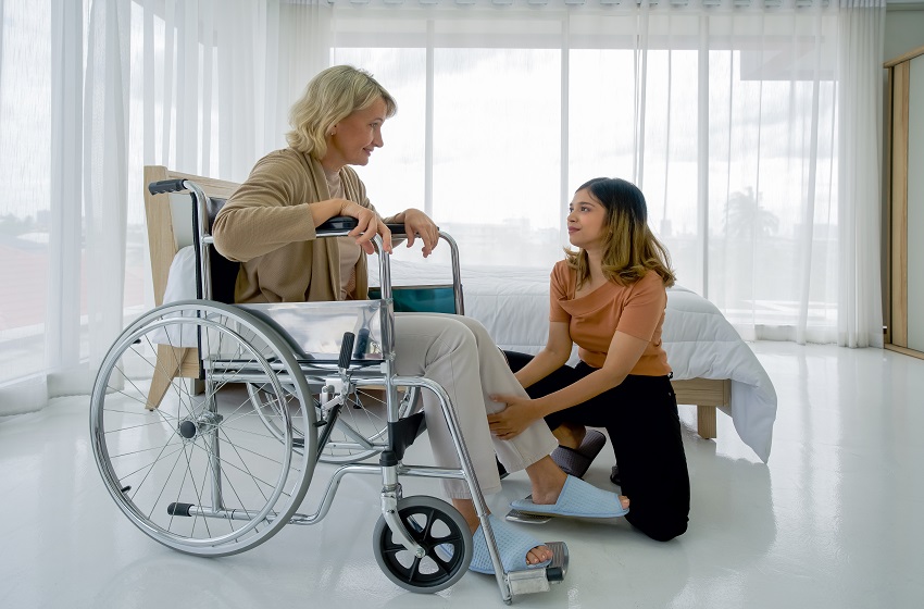 Internos de Enfermería capacitan a la comunidad en cuidados de personas con dependencia severa