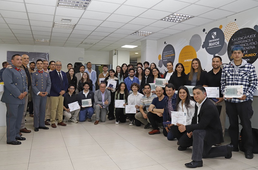 Coordinación de Deportes entregó reconocimiento a estudiantes de la sede Temuco