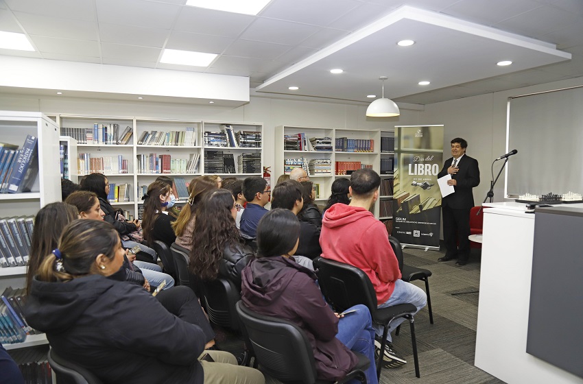 Autores regionales fueron parte de la celebración del Día del Libro en la sede Temuco