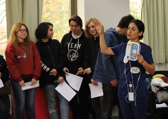 DÍA ENFERMERÍA//Capacitaron a estudiantes de enseñanza media de la región en reanimación cardiopulmonar