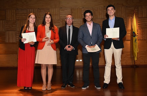 ESTUDIANTES//Escuelas de Ingeniería en Construcción e Ingeniería Civil Industrial celebran ceremonia de distinción a la excelencia académica