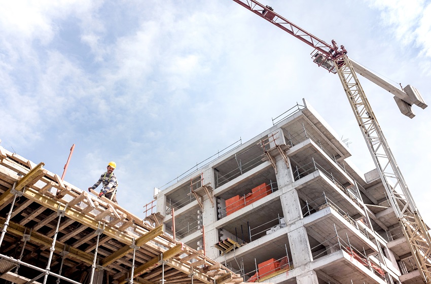 Sector construcción mantiene repunte y busca llenar vacantes de empleo