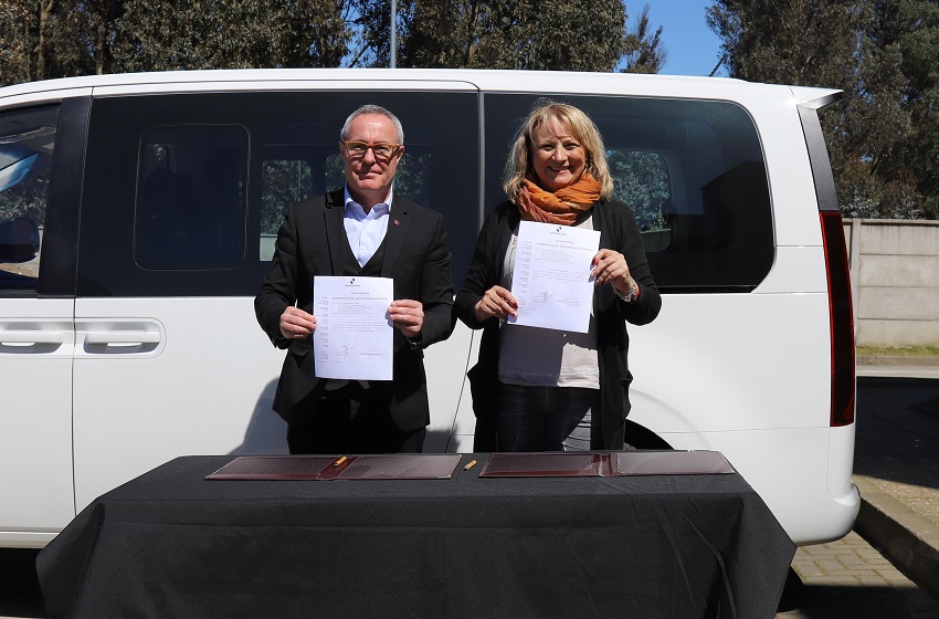 U. Mayor realiza entrega de furgón de pasajeros a Municipalidad de Pitrufquén