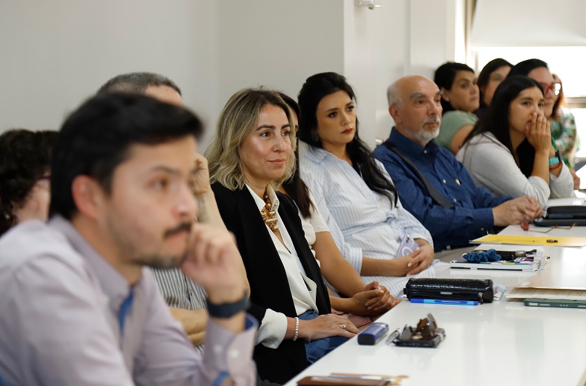 Docentes participaron en lanzamiento de orientaciones institucionales y herramientas de Inteligencia Artificial