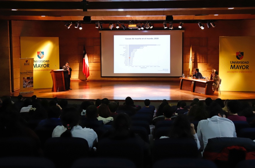 Tecnología Médica celebró su día con jornada de actualización en diagnóstico de cáncer
