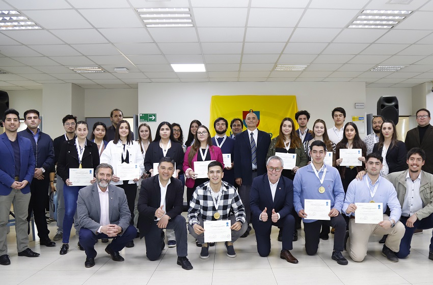 Estudiantes de Temuco fueron reconocidos por Coordinación de Deportes
