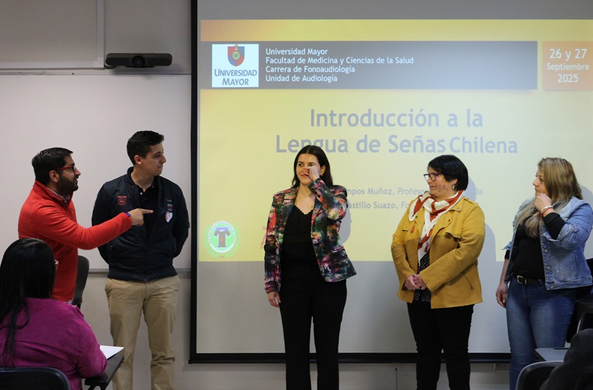 Trabajadores de salud municipal accedieron a curso de lengua de señas