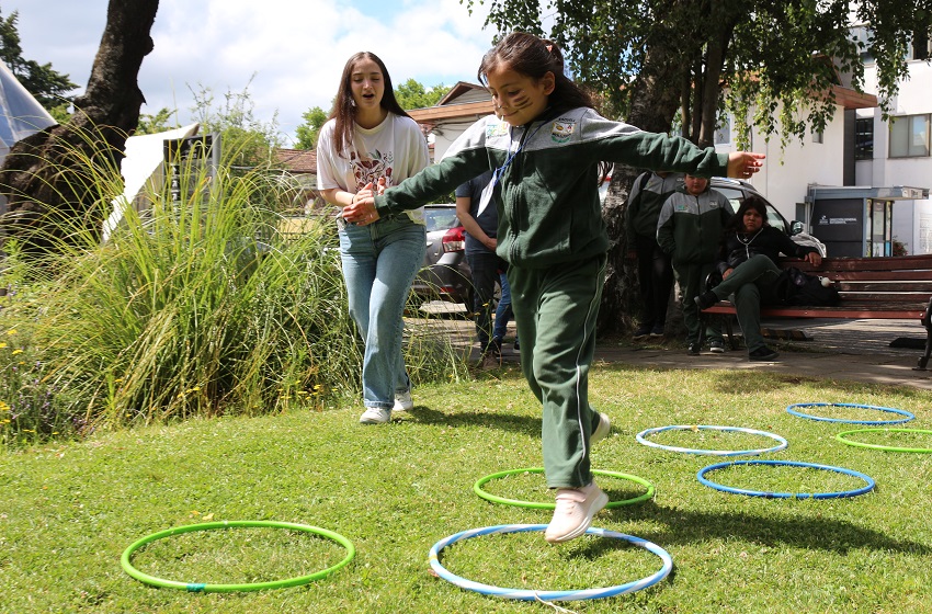 Alumnos de la Escuela Mollulco anticiparon la Navidad en la sede Temuco