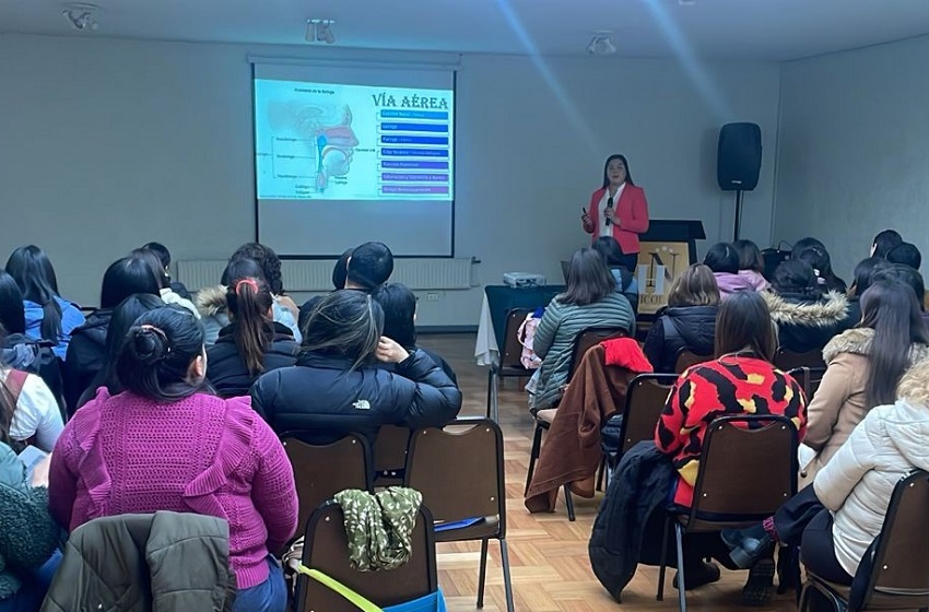 Docentes de Obstetricia y Puericultura capacitaron a profesionales del Hernán Henríquez Aravena