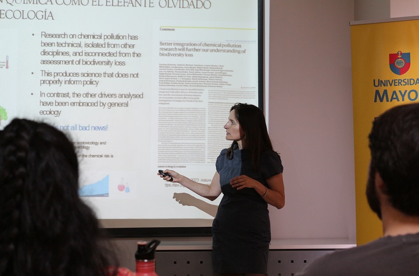 Experta abordó contaminación acuática en charla “Con-Ciencia Diversa”